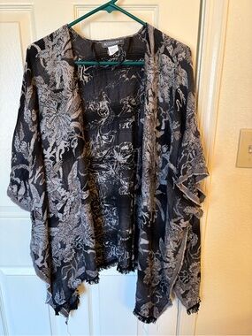 Accessorize Black & Gray Floral Open-Front Kimono Cardigan/Shawl